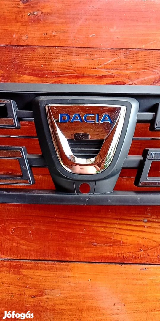 Dacia Duster hűtőrács díszrács 