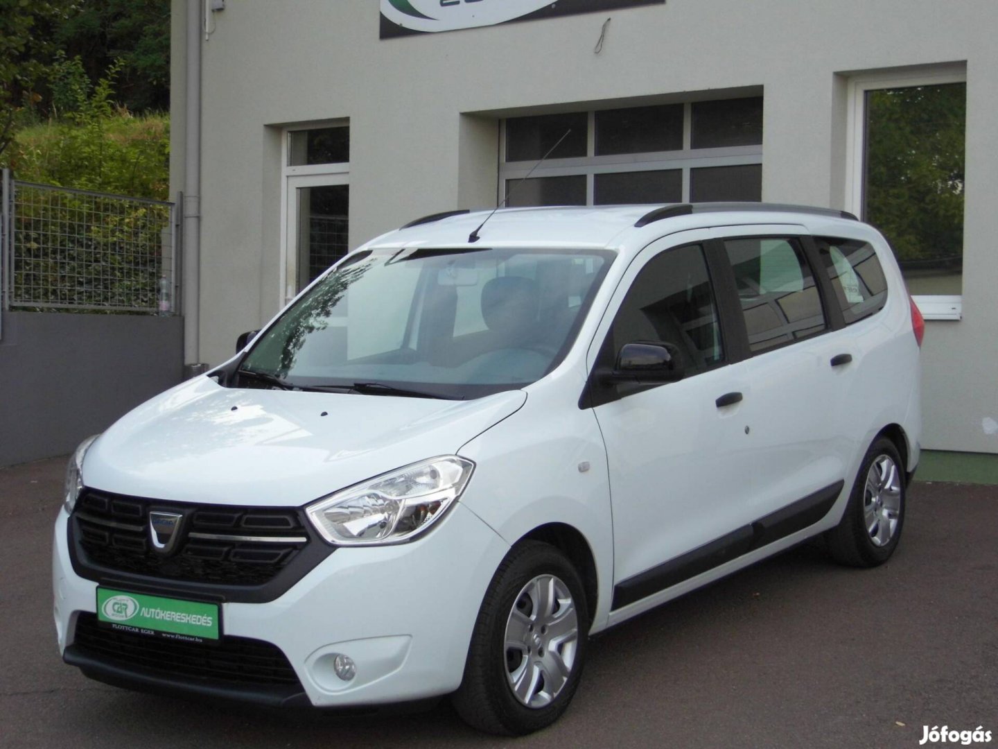 Dacia Lodgy 1.3 TCe Arctic Szervizkönyv-Klíma-V...