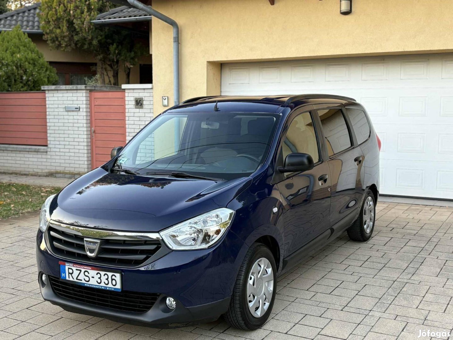Dacia Lodgy 1.3 TCe Arctic (7 személyes ) Garan...