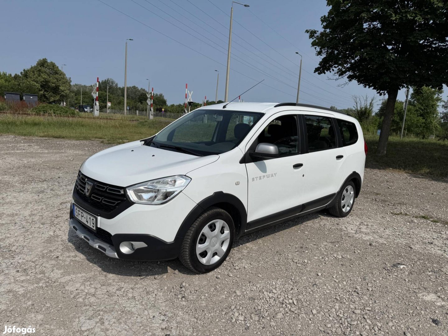 Dacia Lodgy 1.6 SCe Stepway (7 személyes ) 7 fő...