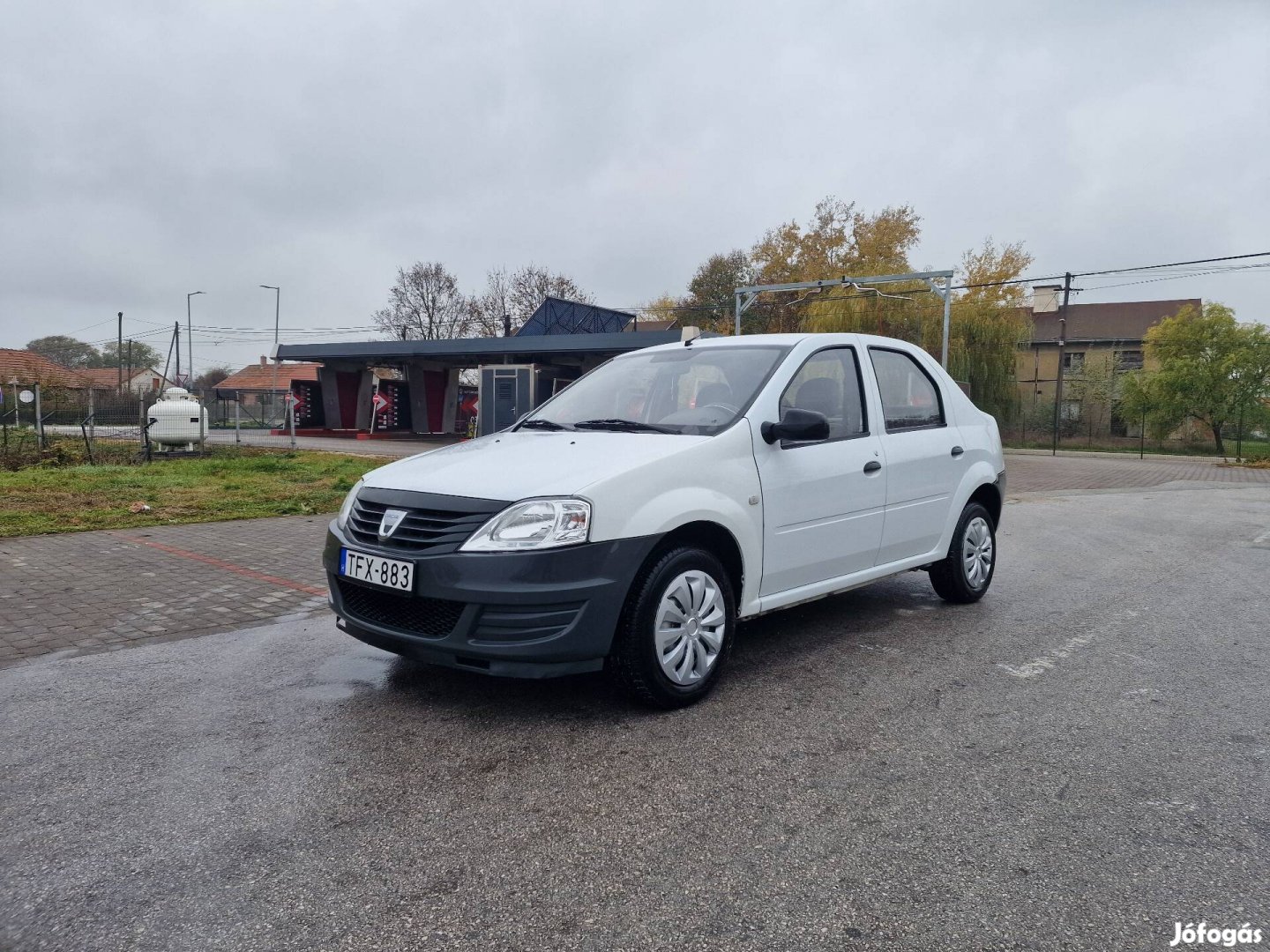 Dacia Logan 69ekm Magyarországon újonnan vásárolt. 