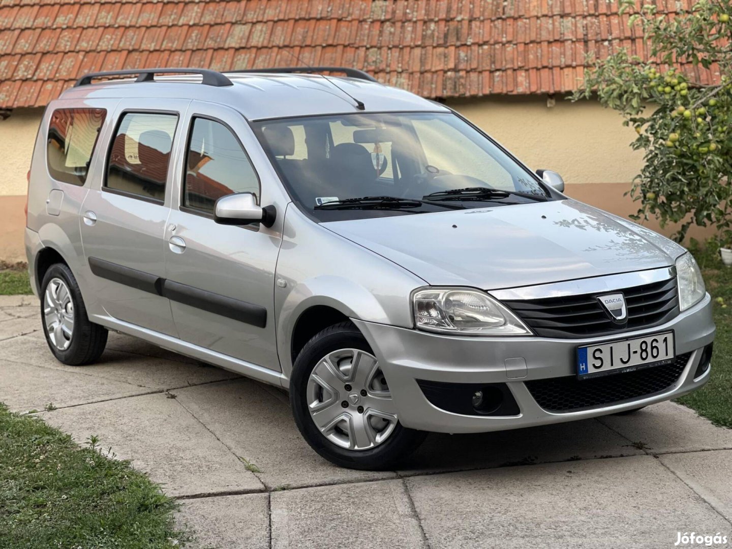 Dacia Logan MCV 1.6 Laureate (7 személyes )