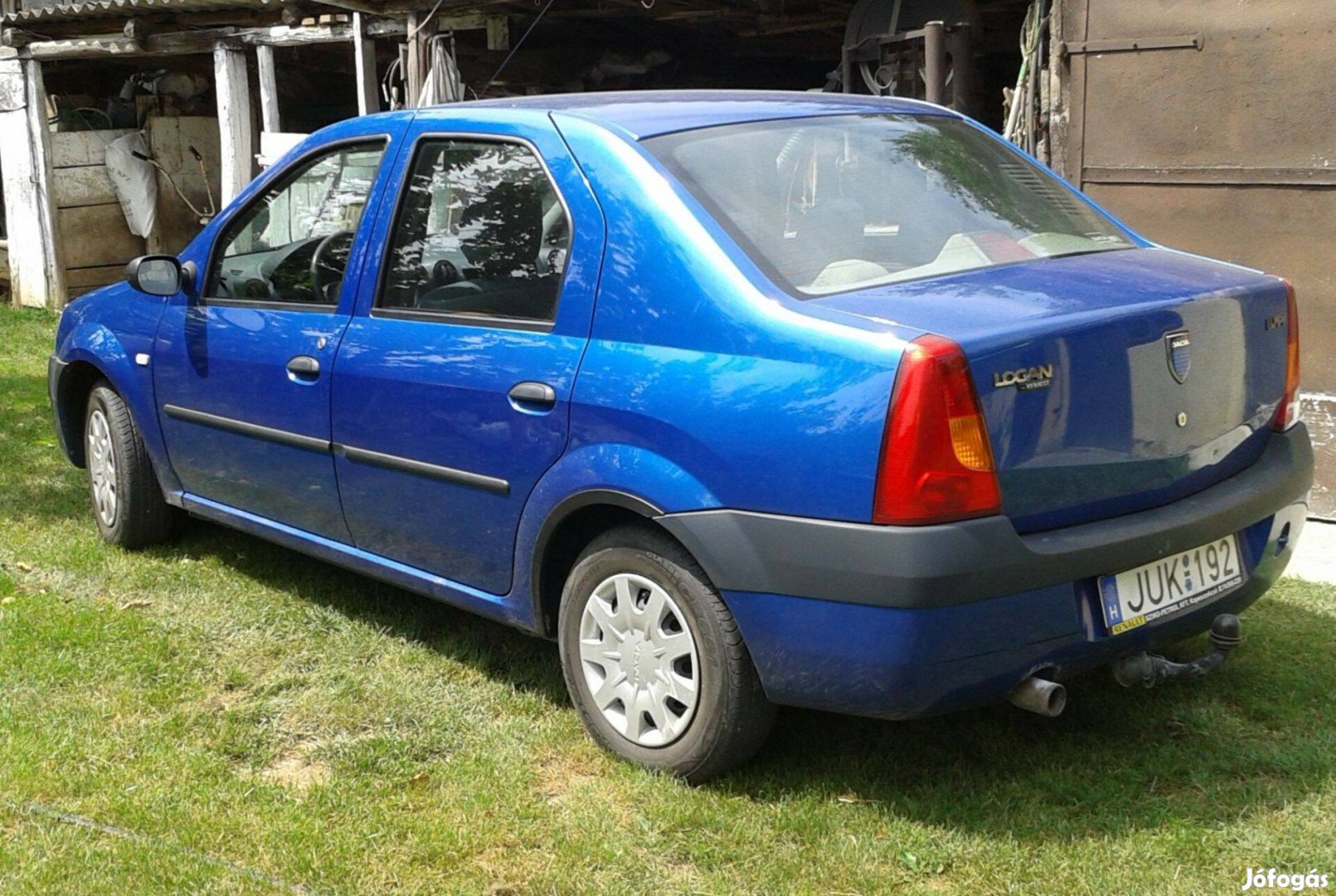 Dacia Logan kevés kilométerrel