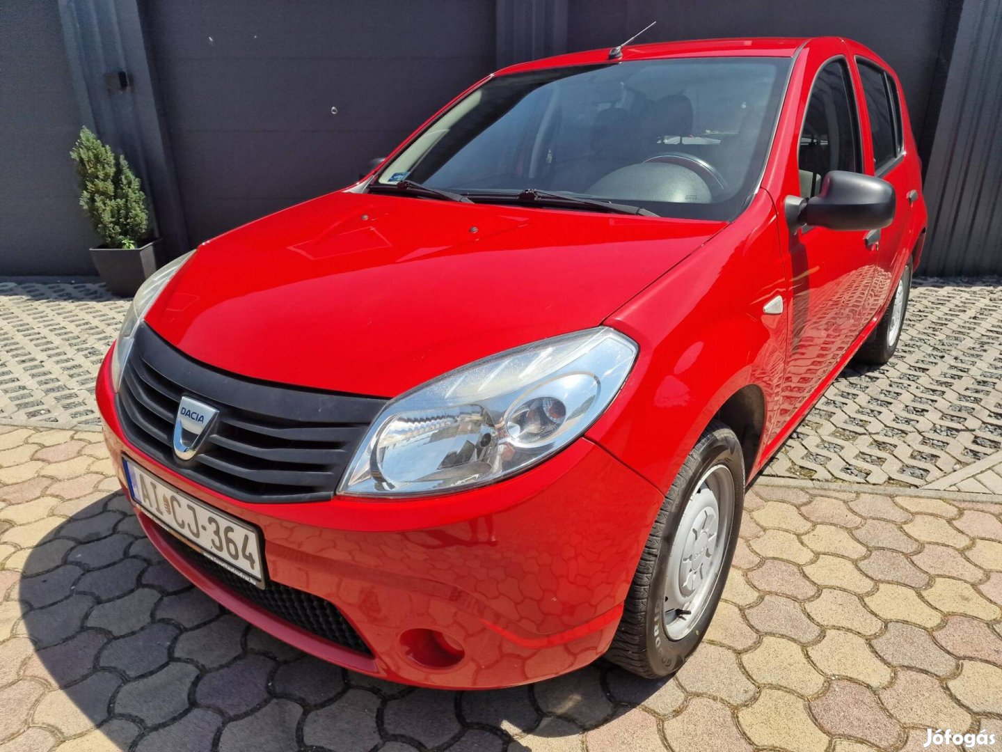 Dacia Sandero 1.2 Access Nagyon Megkímélt És Üz...