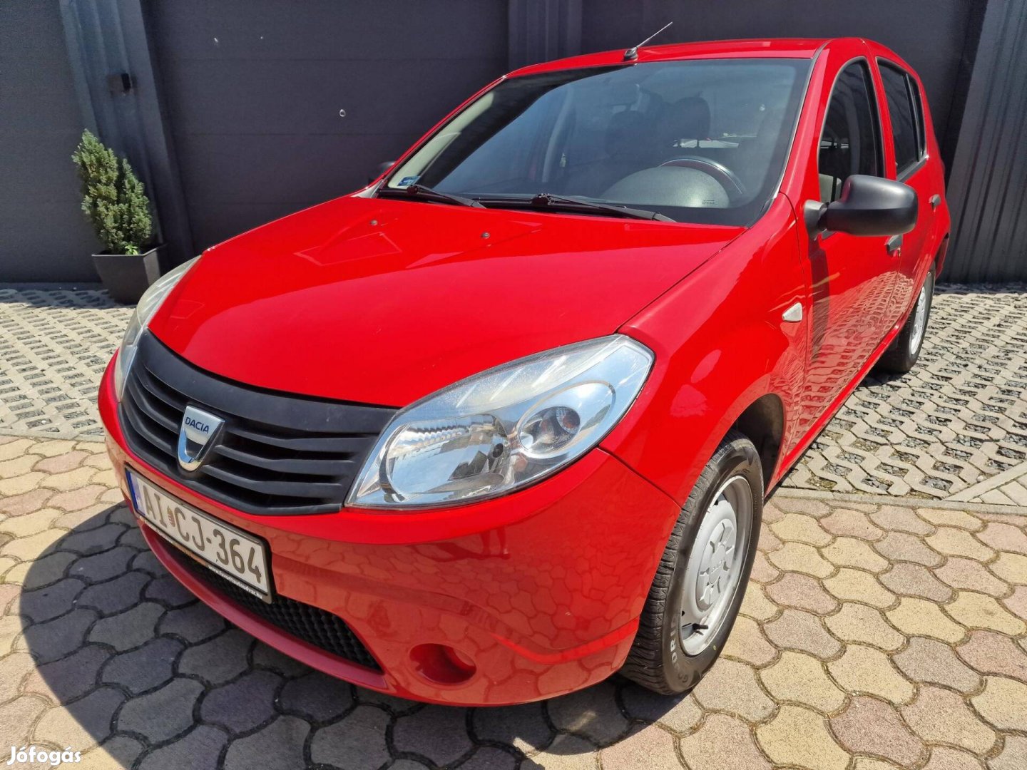 Dacia Sandero 1.2 Access Nagyon Megkímélt És Üz...
