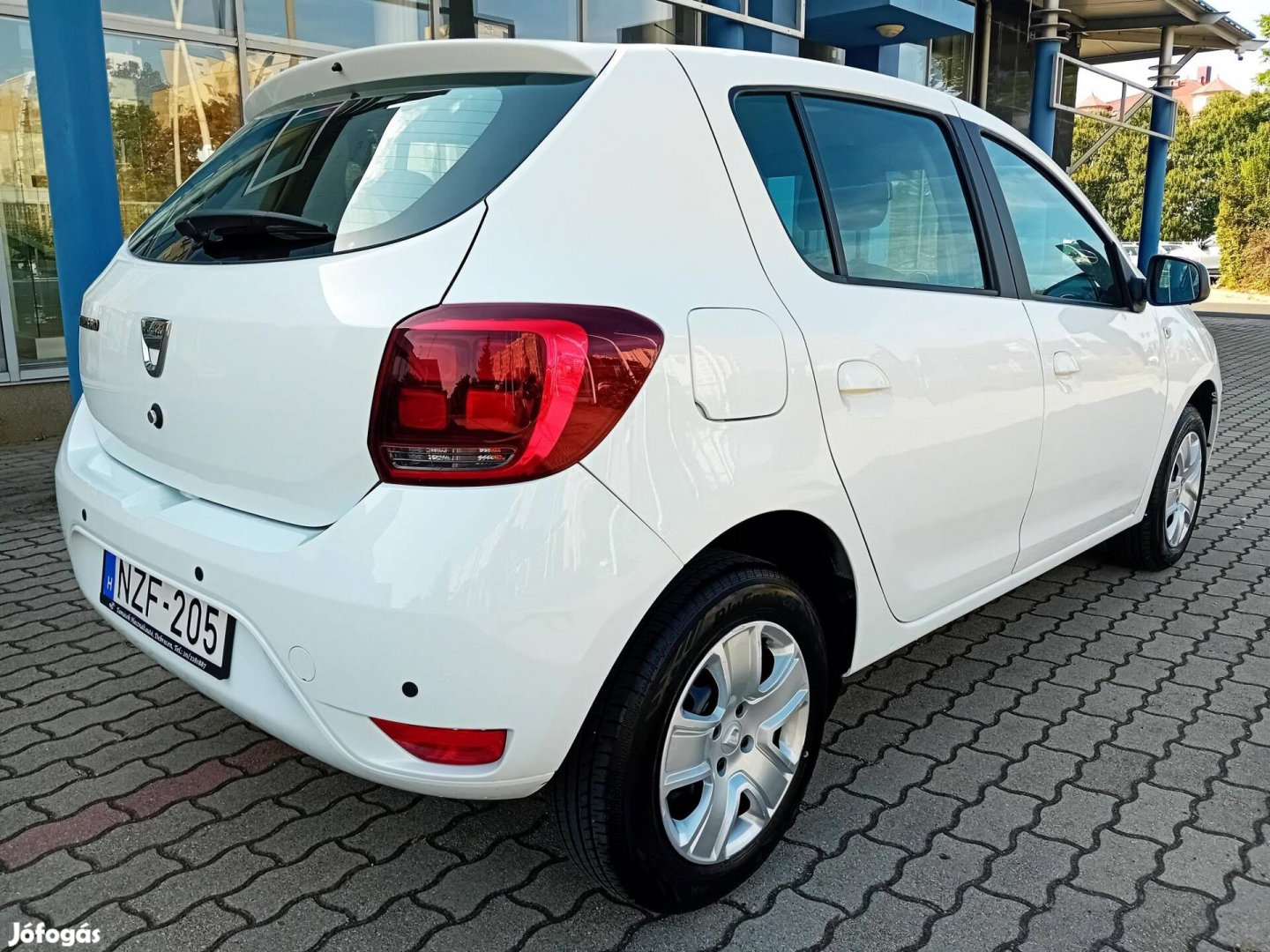 Dacia Sandero 1.2 Arctic EURO6 Újpótló félár al...