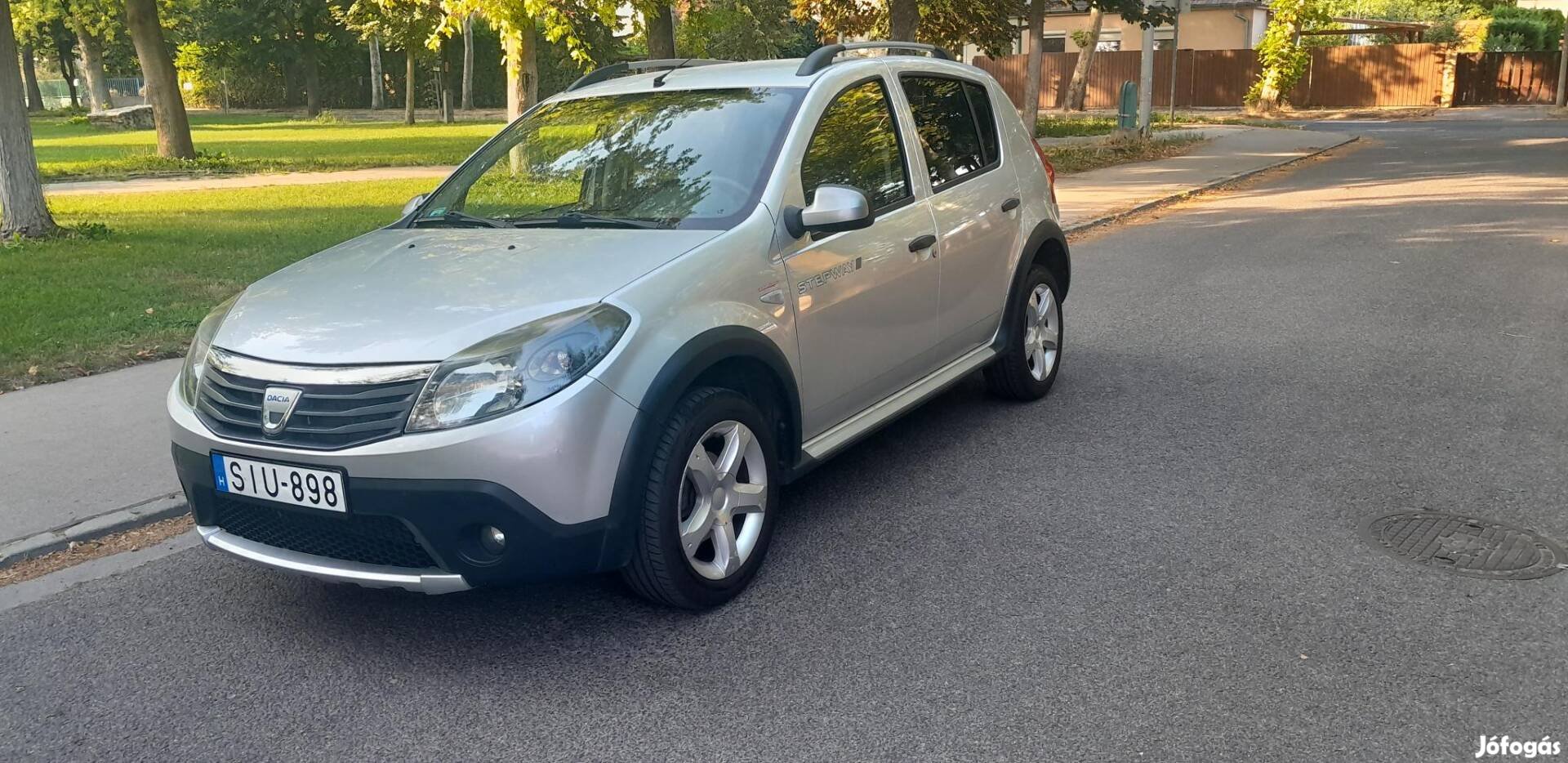 Dacia Sandero 1.6 Stepway Magyar Szervizkönyv G...