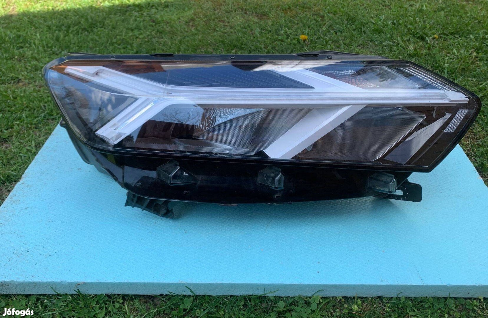 Dacia Sandero III Fényszóró Jobbos