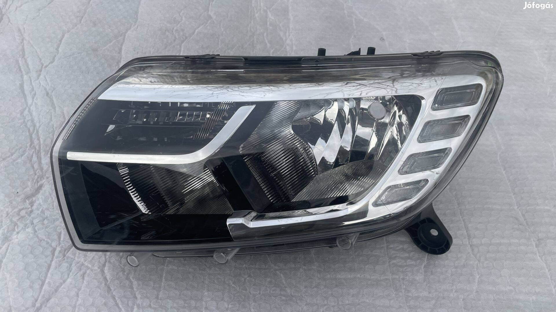 Dacia Sandero II 2 bal első fényszóró 260103529R