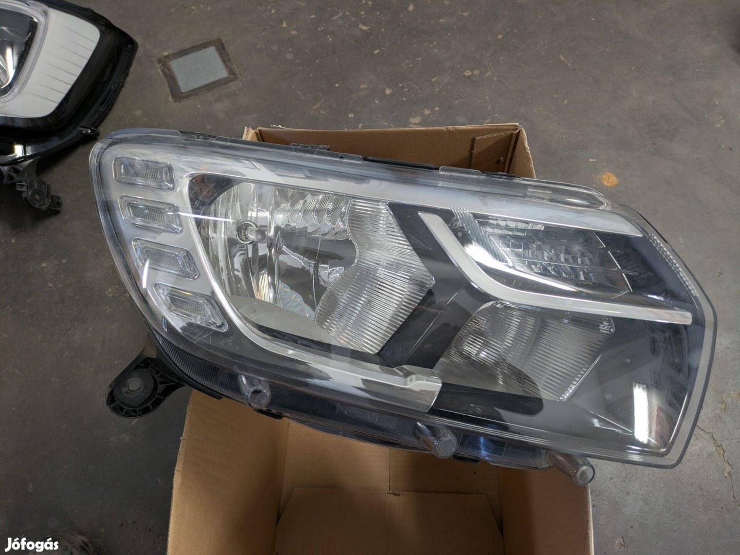 Dacia Sandero II jobb első lámpa 260103529R
