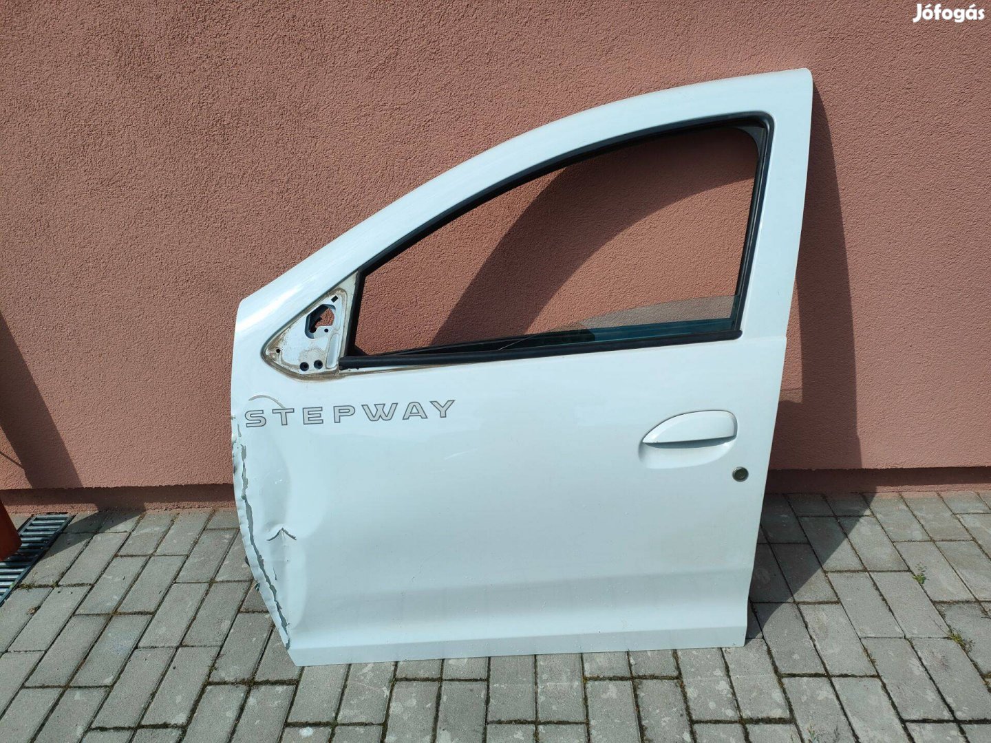 Dacia Sandero Logan MCV bal első ajtó kisebb sérüléssel eladó