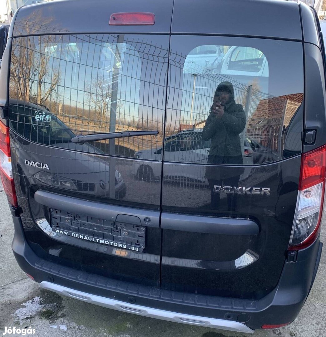 Dacia dokker fekete csomagtér ajtó üveges