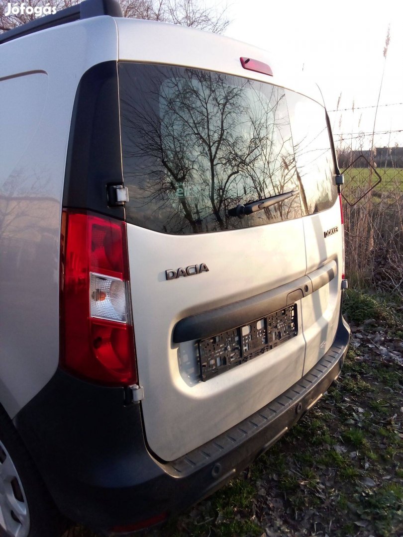 Dacia dokker hátsó ajtó üveges