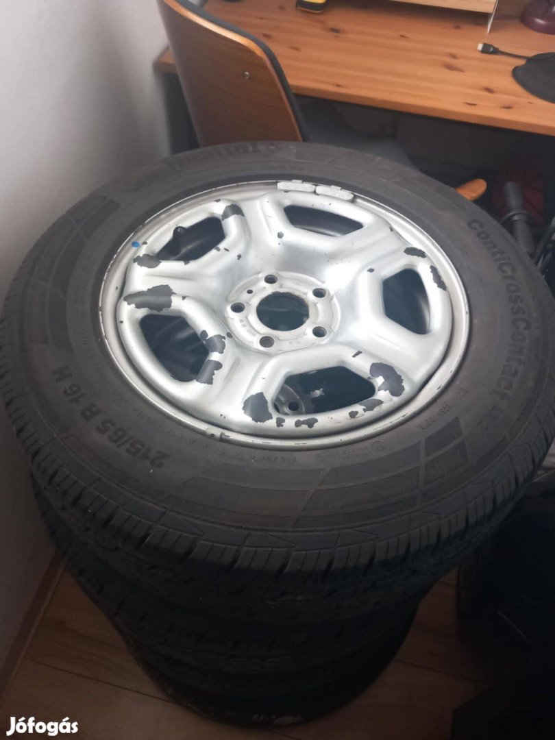 Dacia duster 215/65/16 Continental hasznalt gumik felnivel eladók