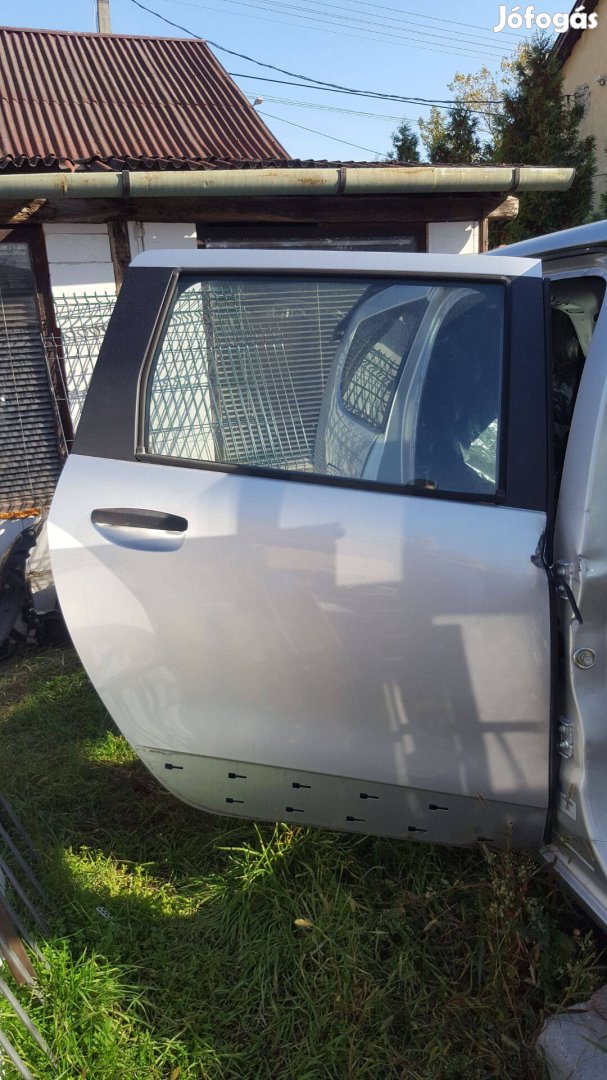 Dacia lodgy J.H ajtó sérült