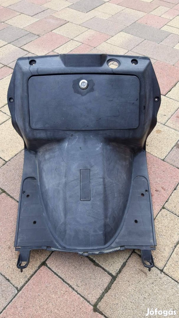 Daelim NS 125 térdidom