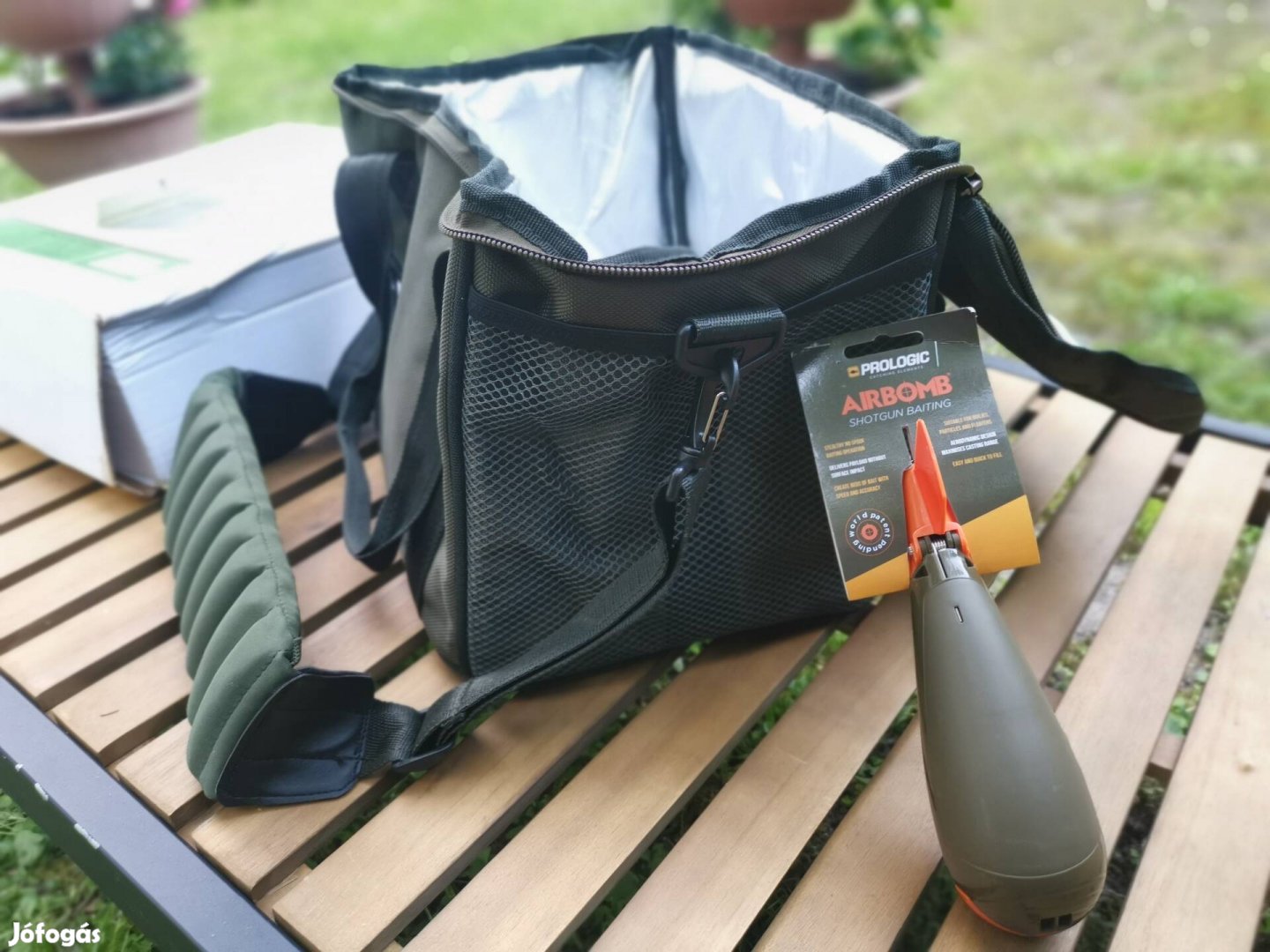 Daiwa Infinity hűtőtáska + 5e Ft értékű Ajándék Prologic Airbomb L