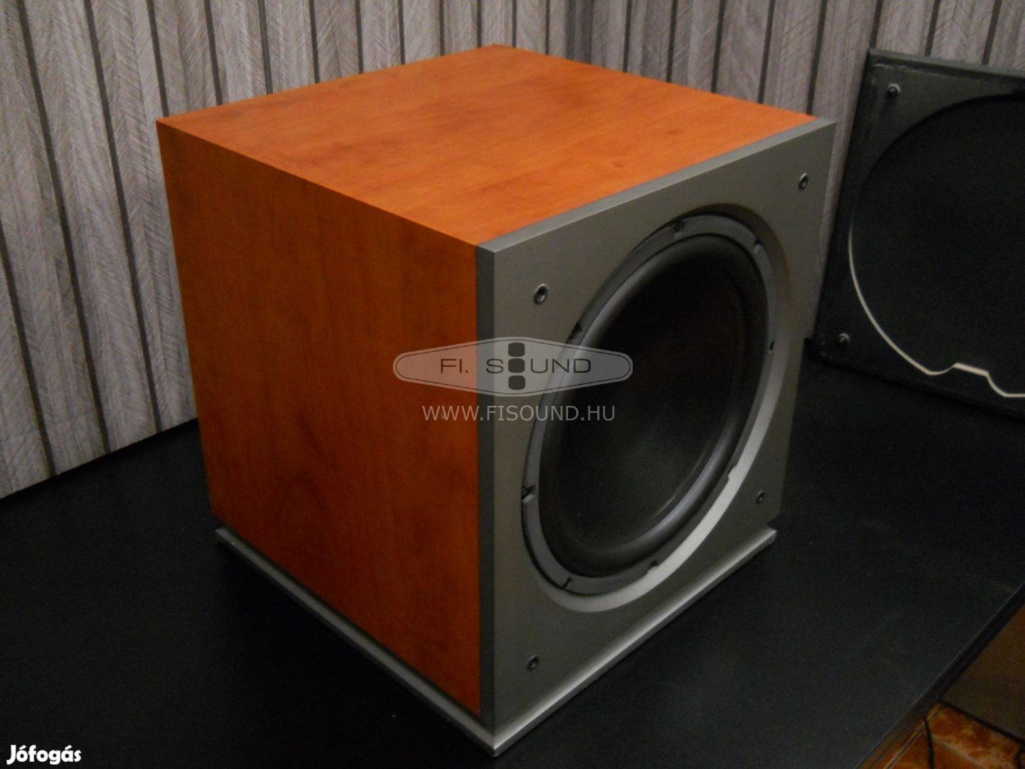 Dali Concept Sub ,300W,aktív házimozi sub 30cm-s méllyel