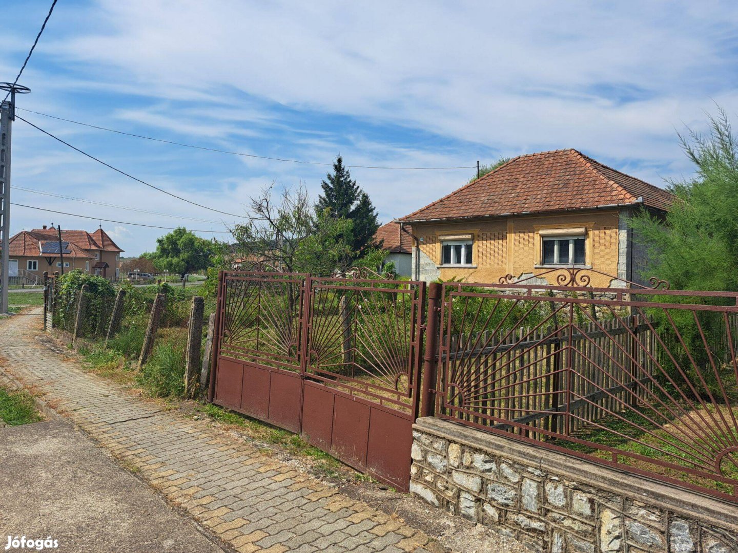 Damak központjában családi ház