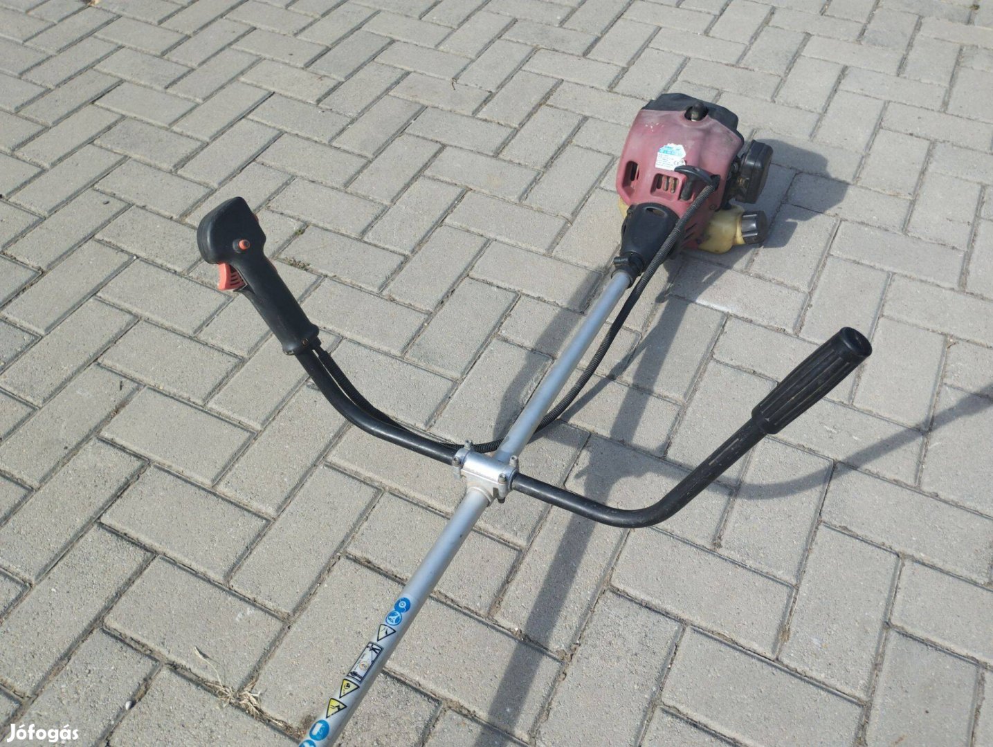 Damilos fűkasza, benzines fűkasza