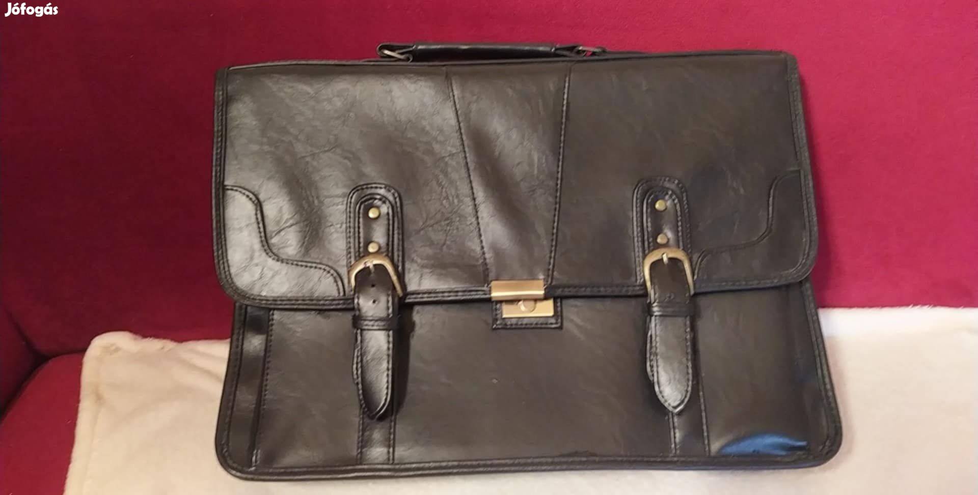 Daniel Ray akta táska