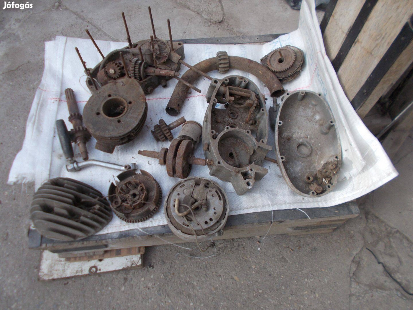 Danuvia motor alkatrészek