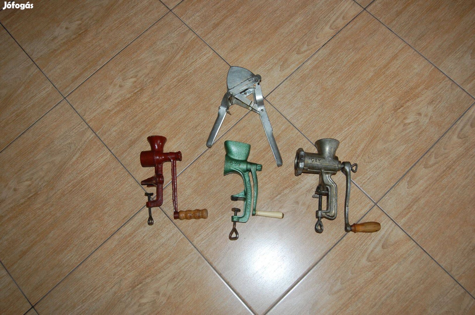 Darab Retro húsdaráló, nagyon szép állapotban és 1 darab Retro krumpl