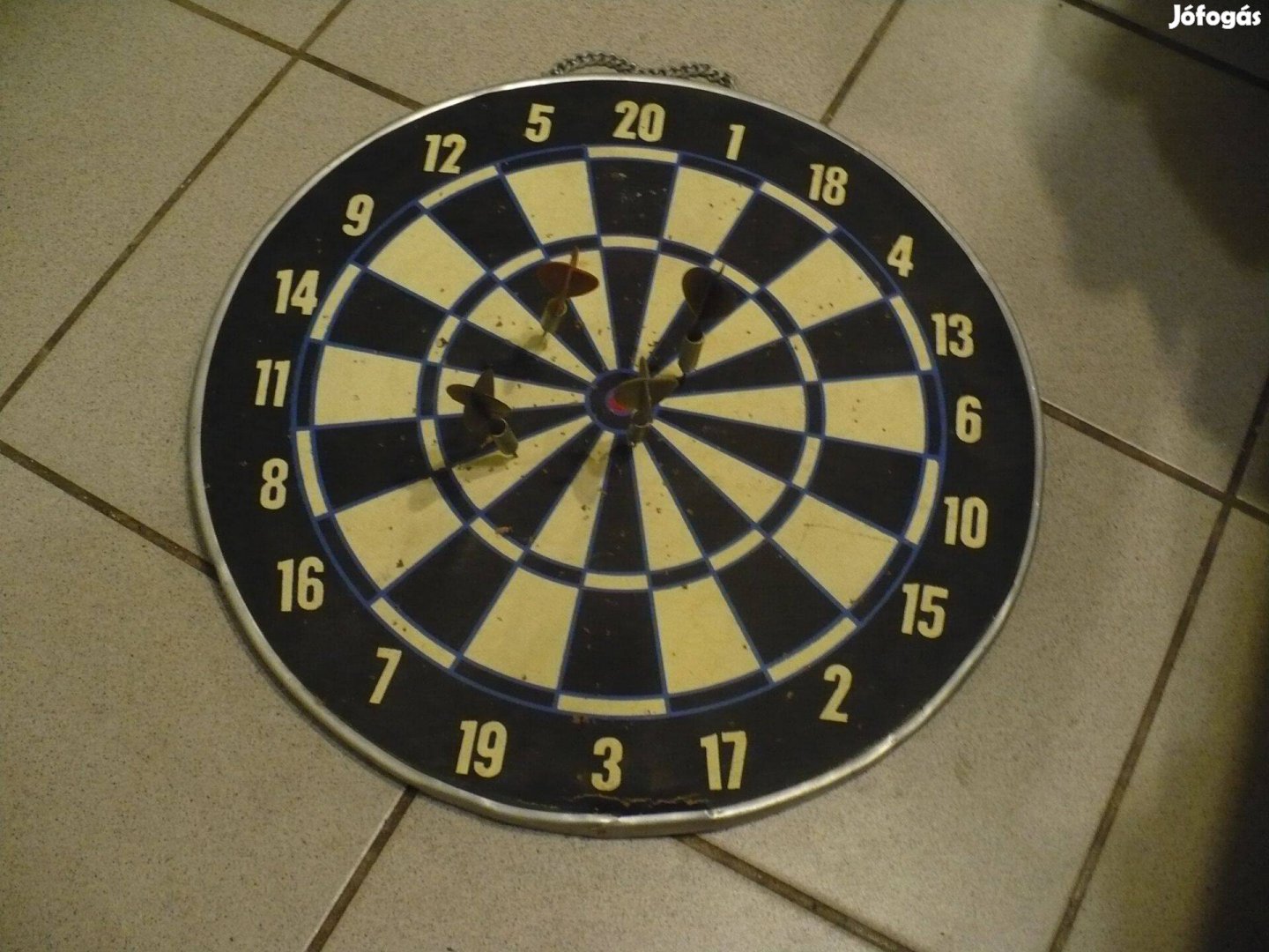 Darts tábla 4 db nyíllal