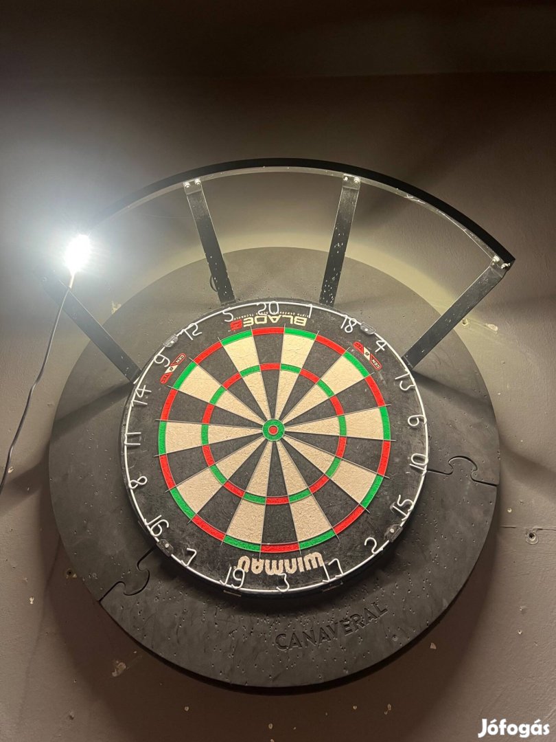 Darts tábla és hozzá tartozó eszközök