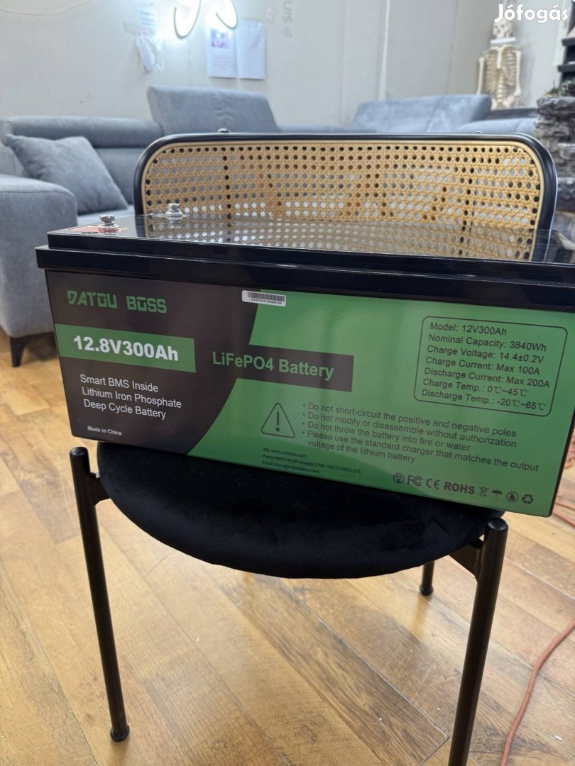Datouboss 12 V / 300 Ah Lifepo4 akkumulátor