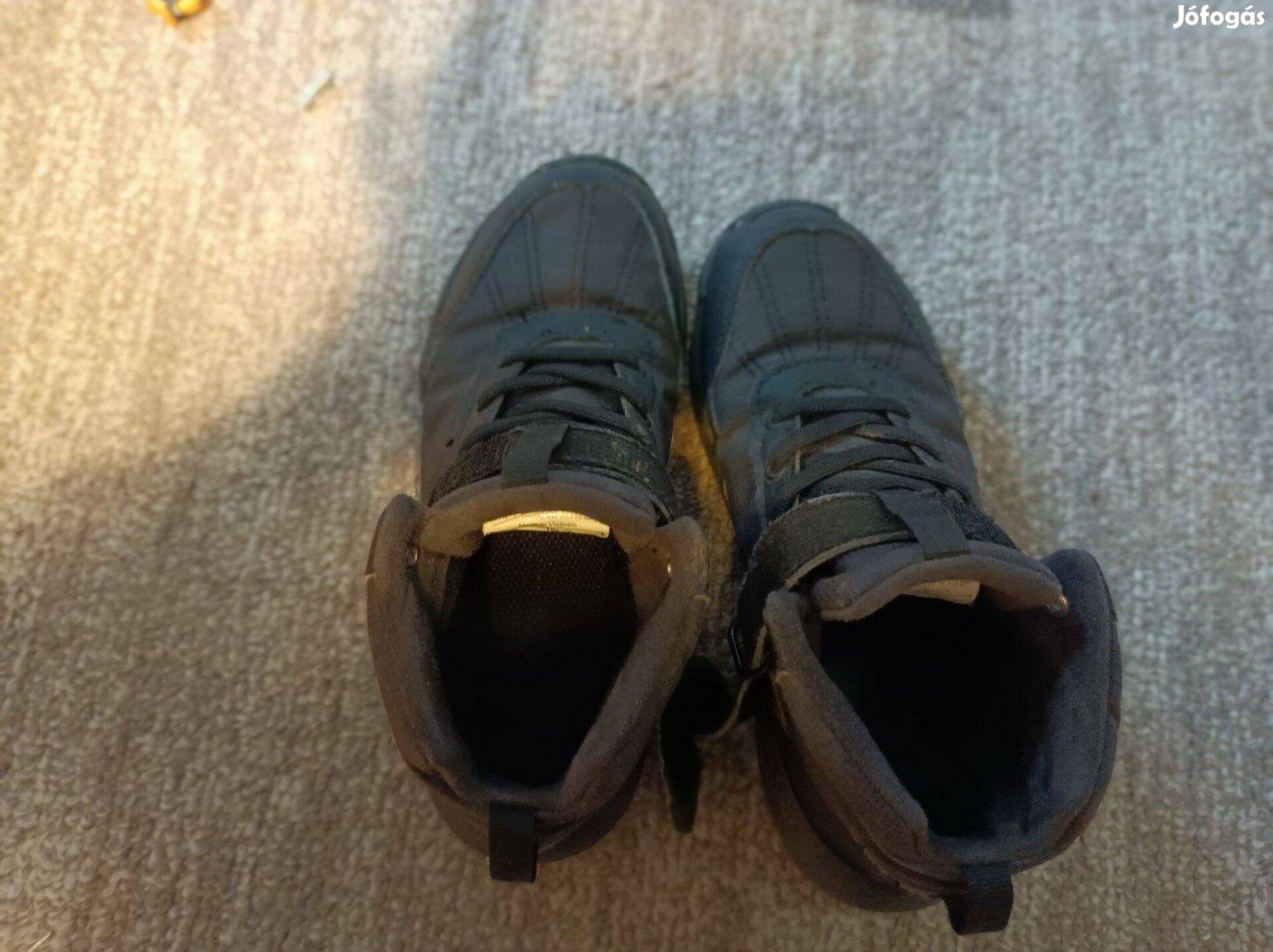 Ddecathlonos fekete őszi sportcipő használtan eladó - 31-es