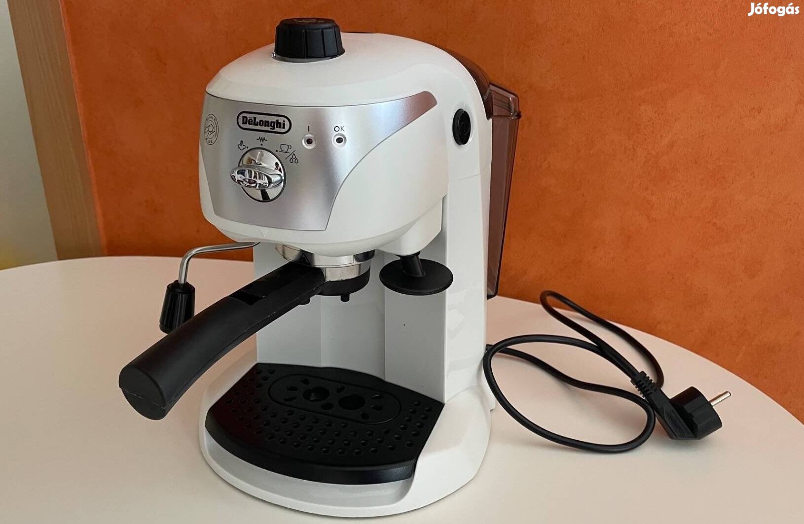 DeLonghi EC221.W kávéfőző tejhabosító funkcióval,