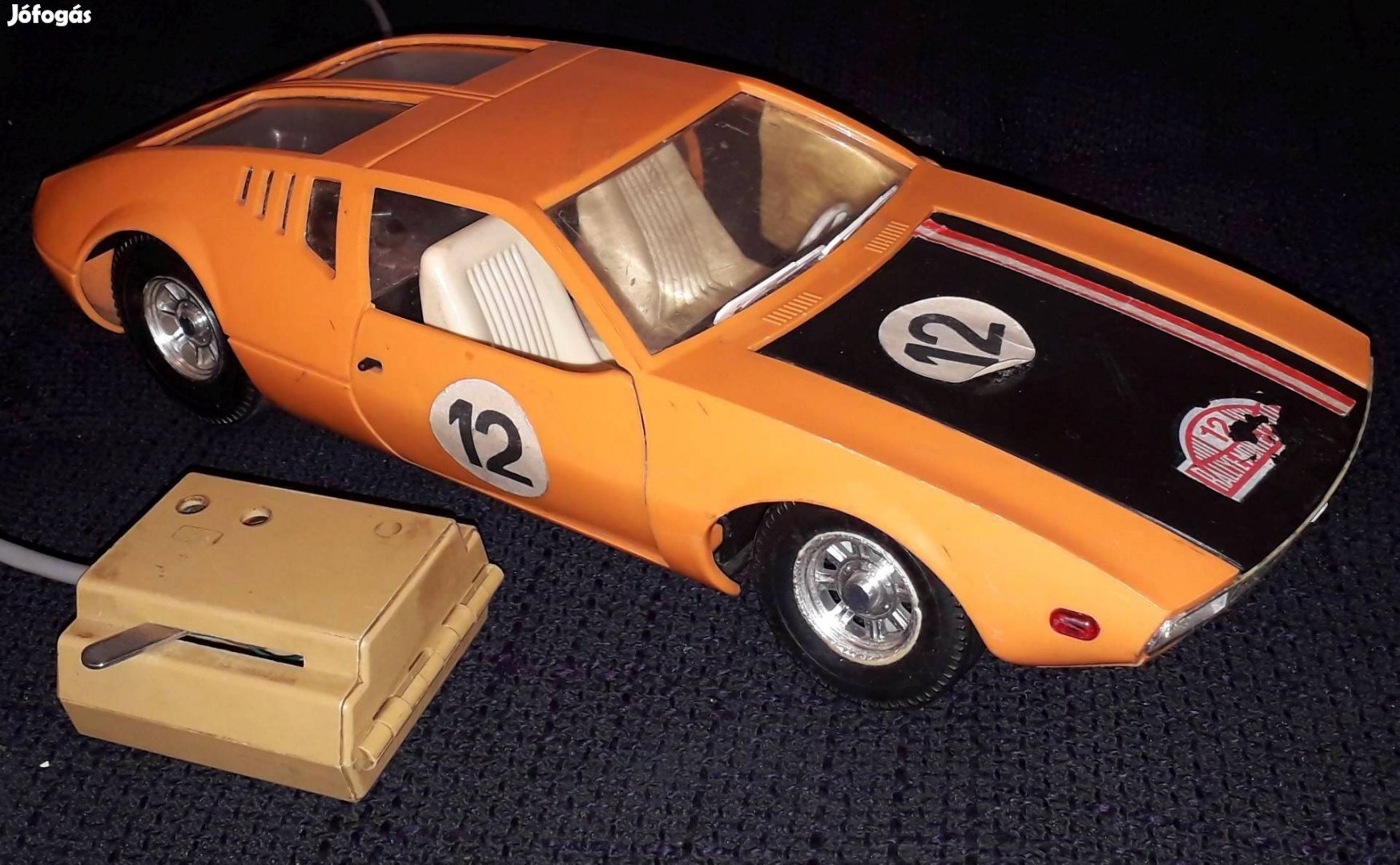 De Tomaso Mangusta DDR Aker-Piko távos autómodell retro játék autó