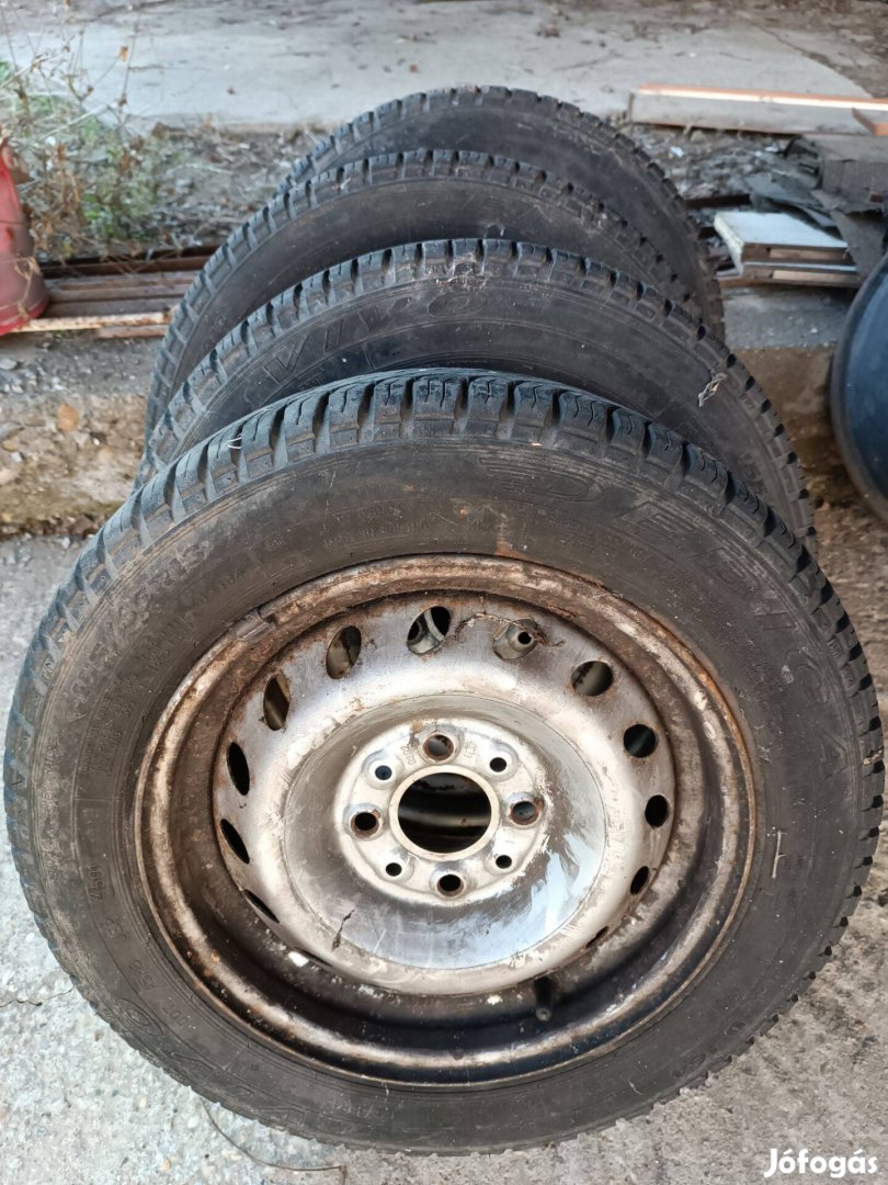 Debica 155/65R13 4 db téli autógumi lemezfelnivel eladó