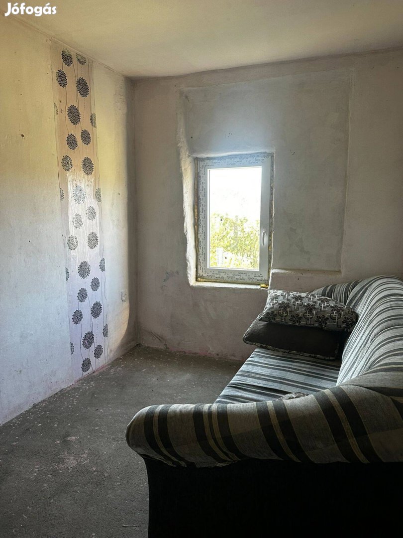 Debrecen Biczó István kertben felújítandó ház eladó