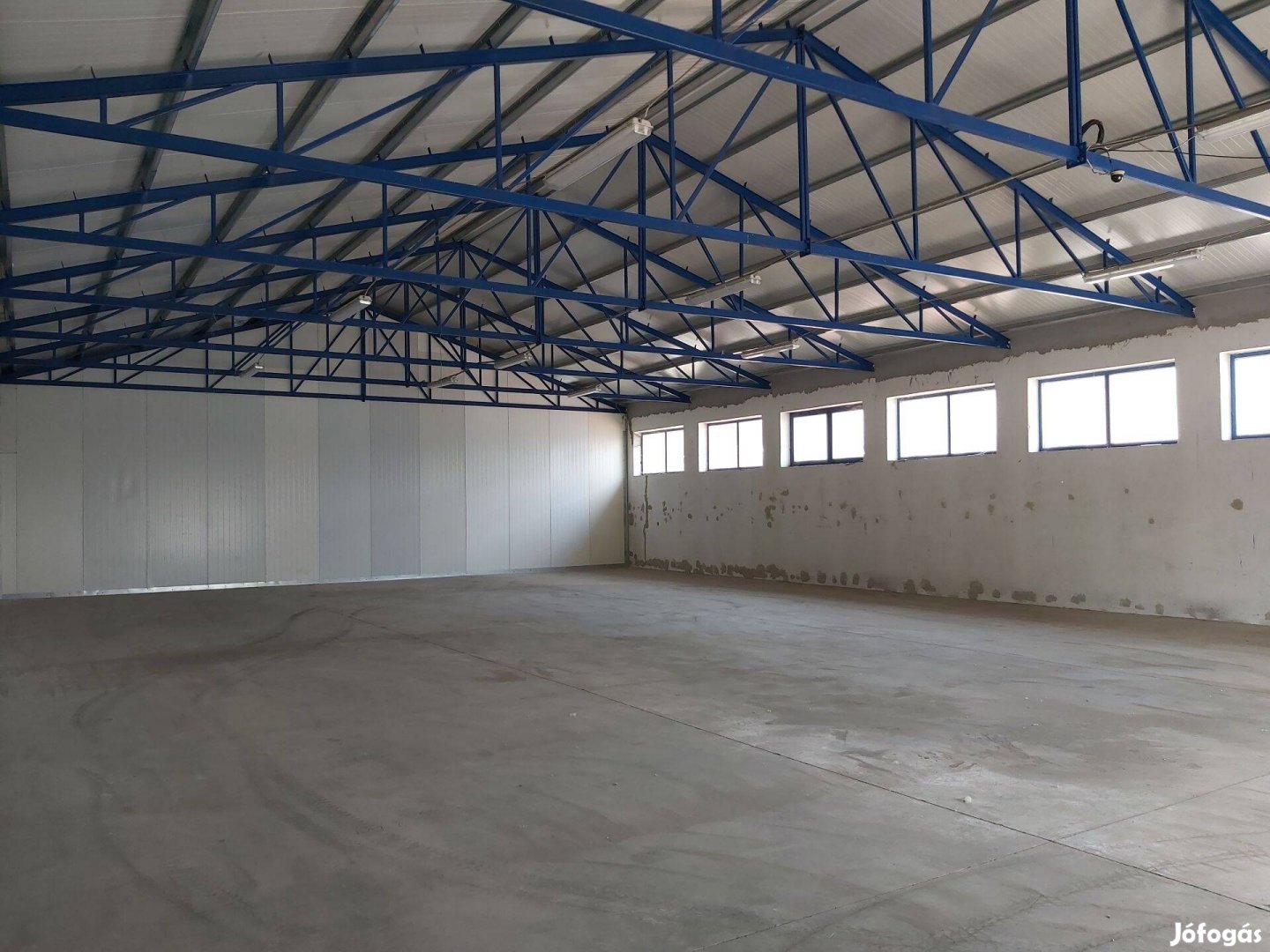 Debrecen Diószegi út 5. címen 380 m2-es Raktár Kiadó Szociális Blokkal