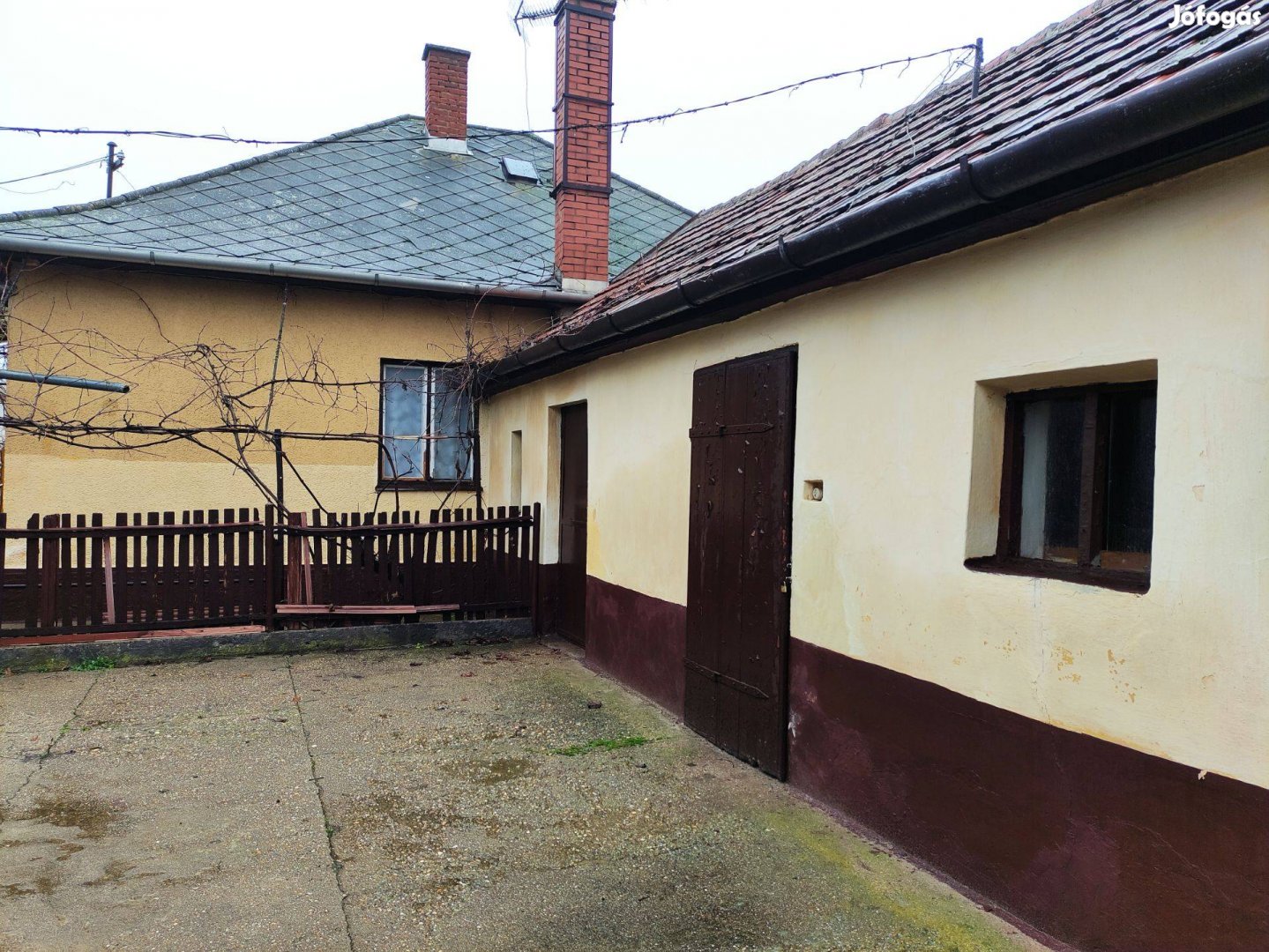 Debrecen Felsőjózsán vállalkozásra alkalmas területtel 2 szobás házzal
