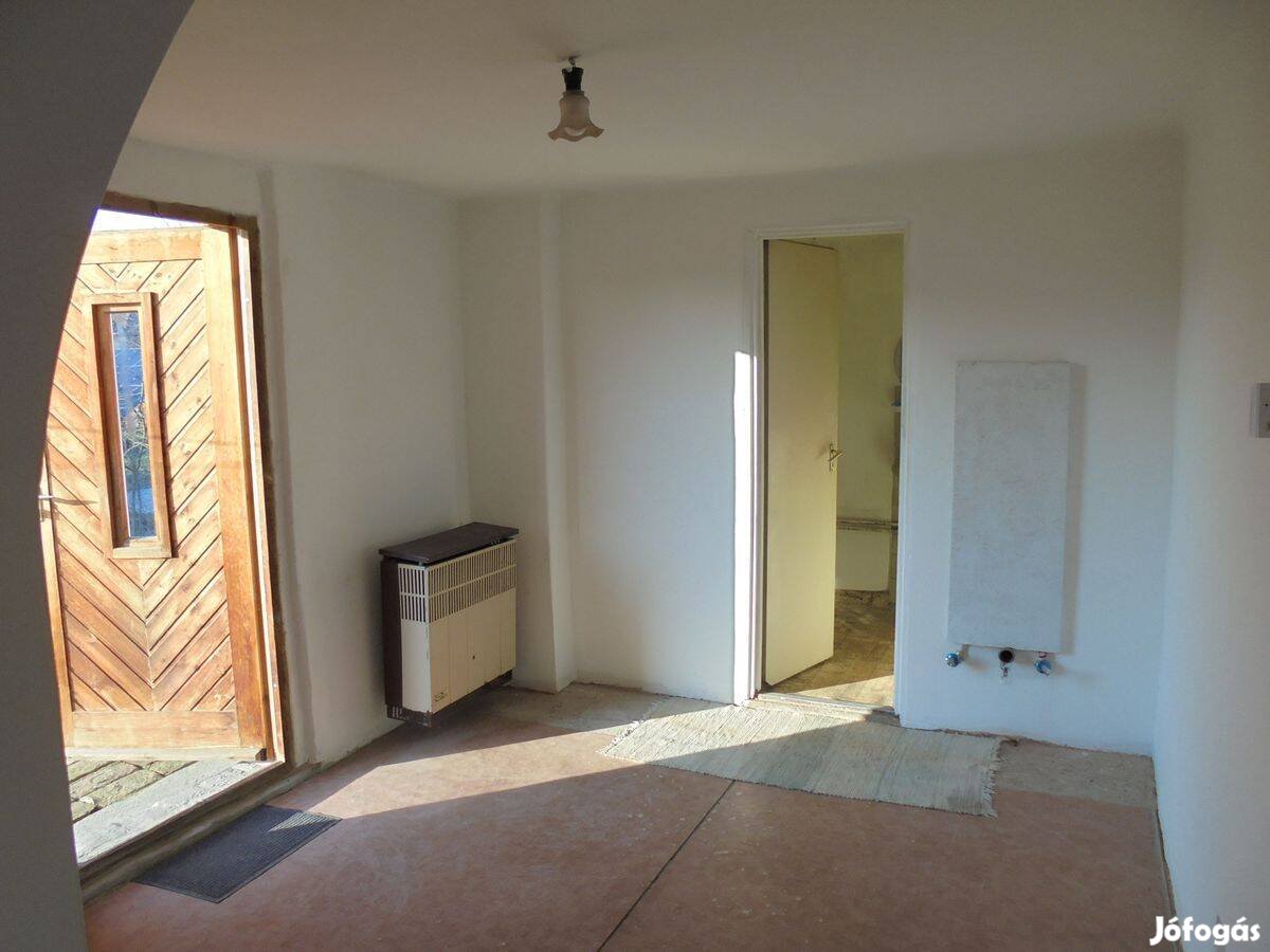 Debrecen Homokkertben 48 m-es, 3 szobás, jogilag rendezett ház eladó!