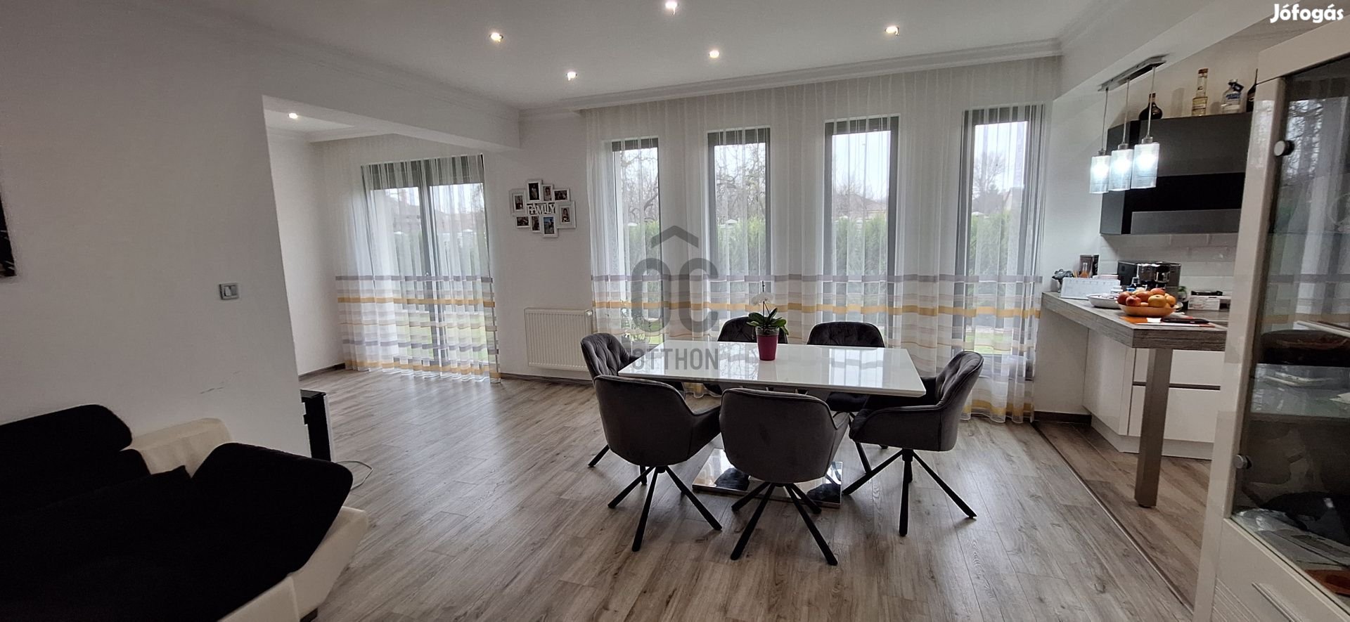 Debrecen Kismacs újszerű gyönyörű családi ház eladó