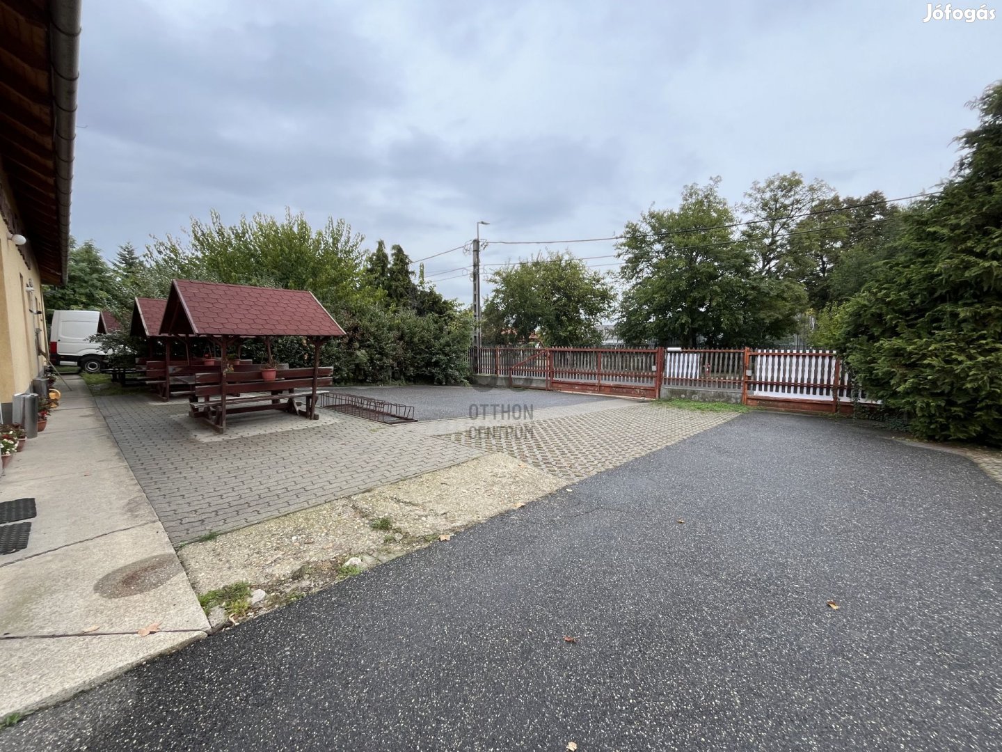 Debrecen Nyugati Ipari Park telek 560 m2 épülettel eladó