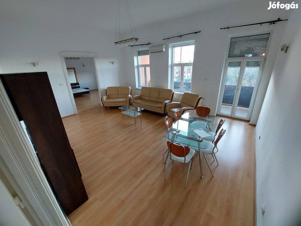 Debrecen, Kálvin téren 91nm-es 2 szobás lakás tégla építésű társasházb