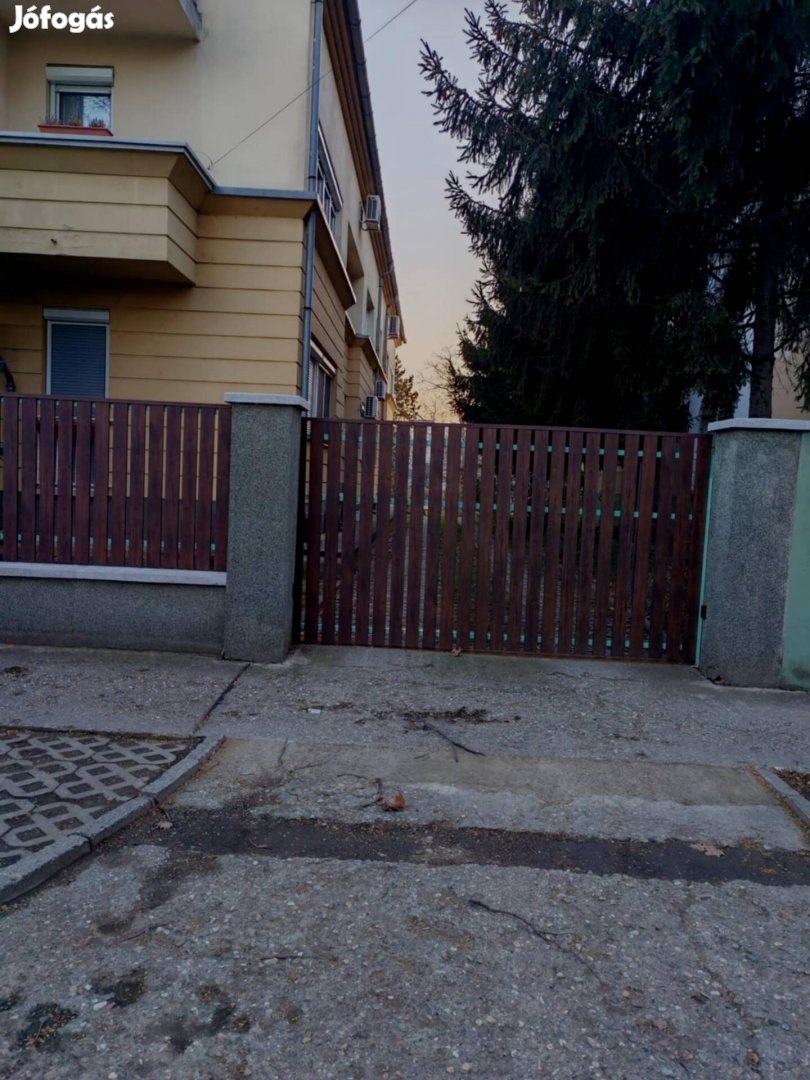 Debrecen, Postakert utcai garázs