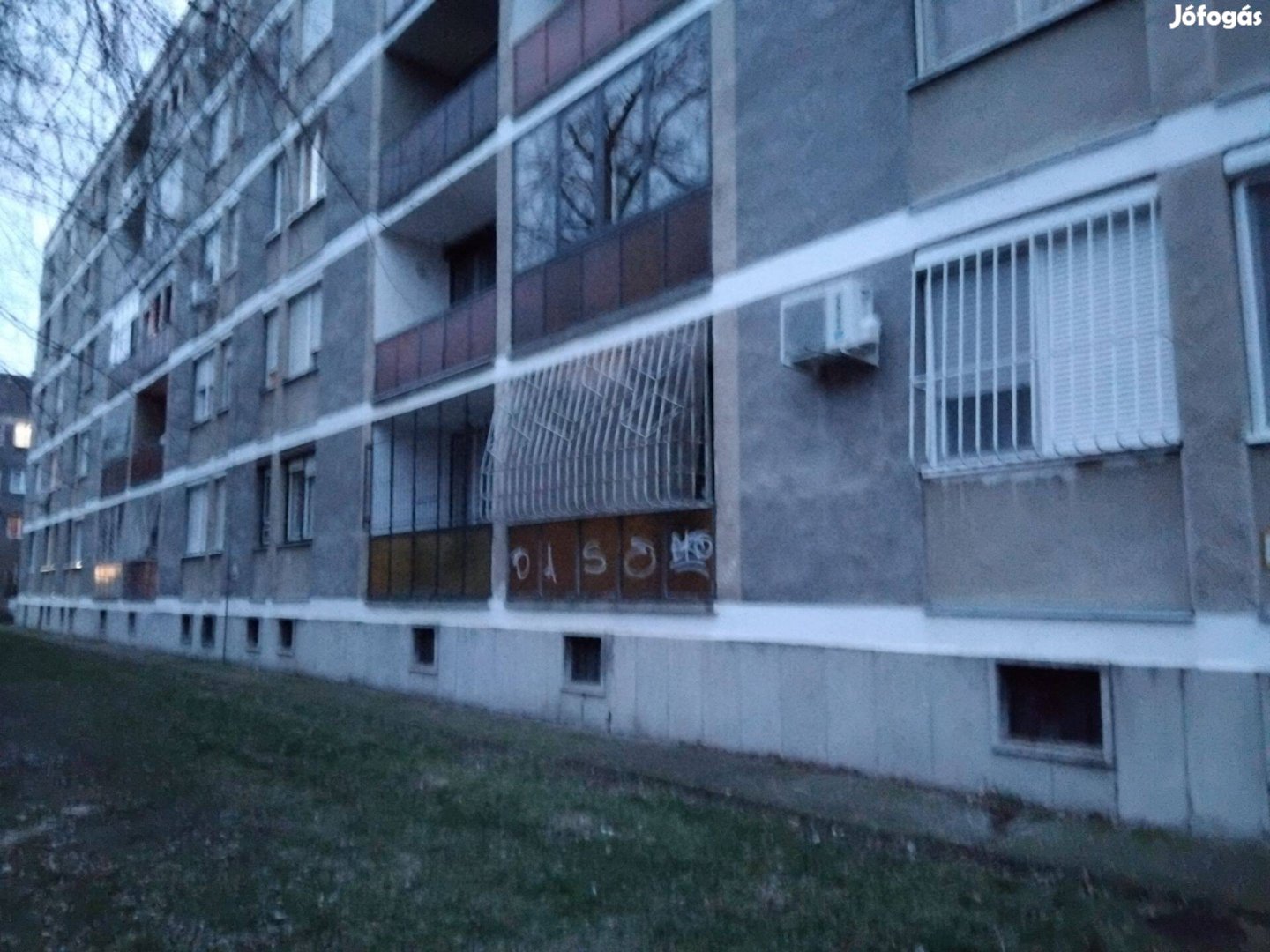 Debrecen, Vármegyeháza utca, erkélyes, földszinti lakás eladó!
