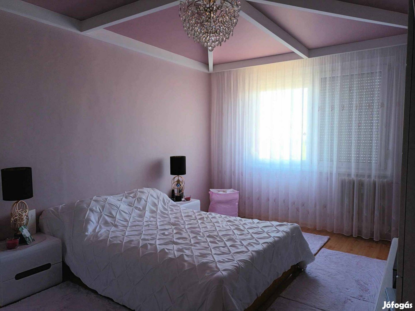 Debrecen, felújított, 3 szobás ablakos étkezős lakás eladó