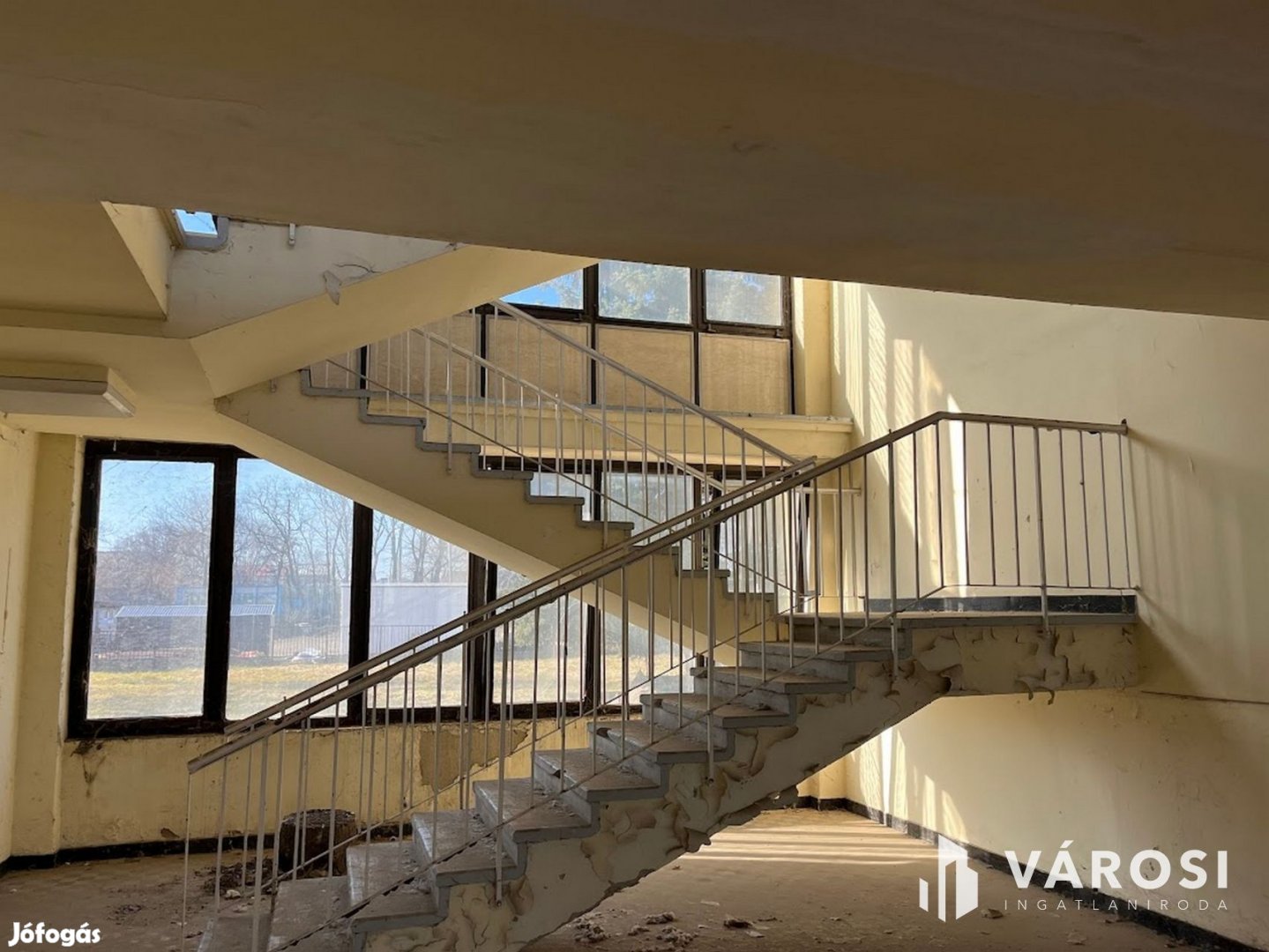 Debrecen kiemelt ipari részén, telephely, irodaház eladó!