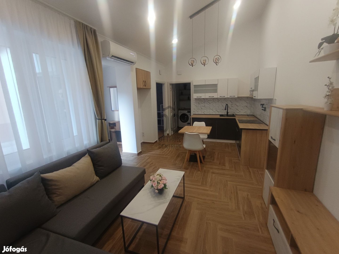 Debrecen szívében különálló kis ház garázzsal ritka