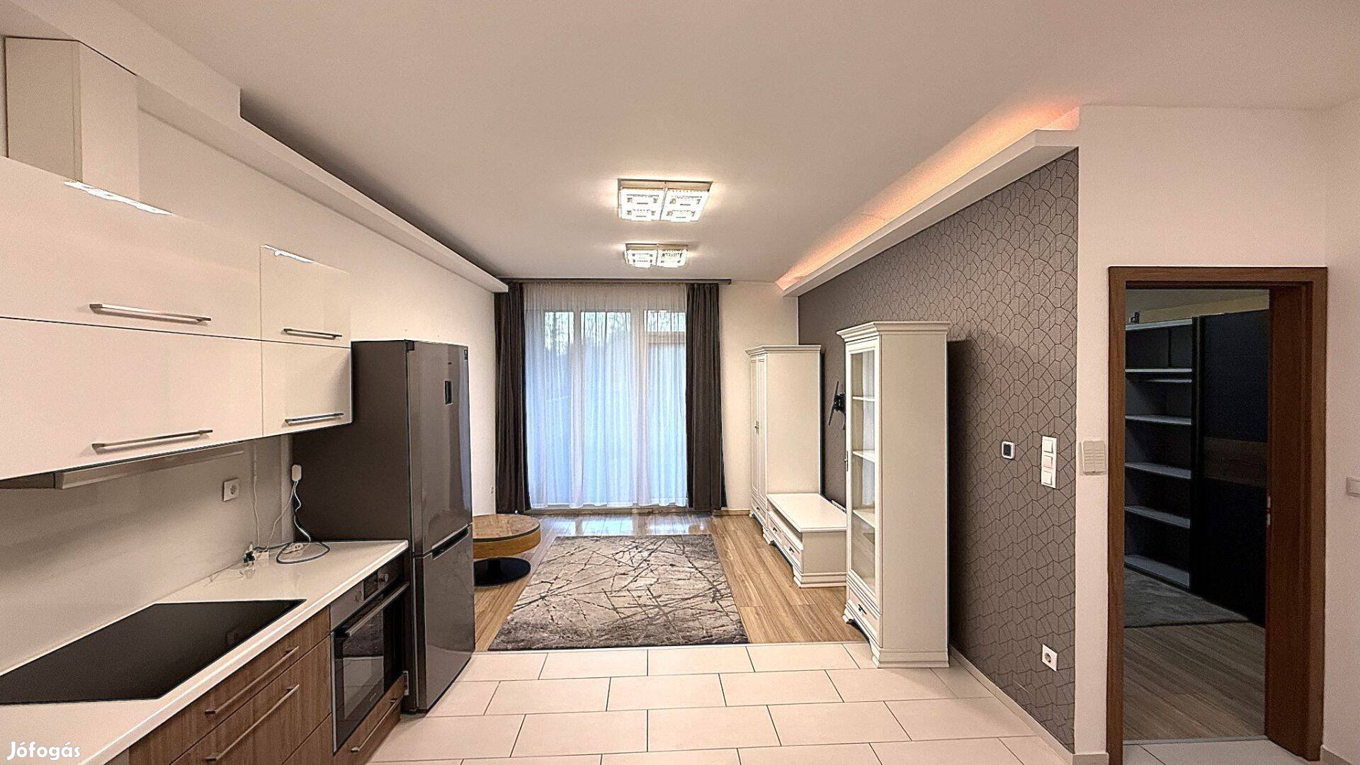Debrecenben 62 nm-es 2 szoba nappalis földszinti lakás
