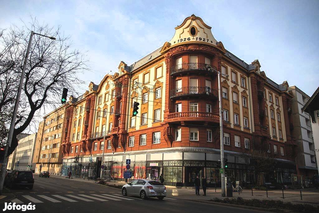 Debrecenben, Belvárosban, 93nm-es, 3 szobás, erkélyes