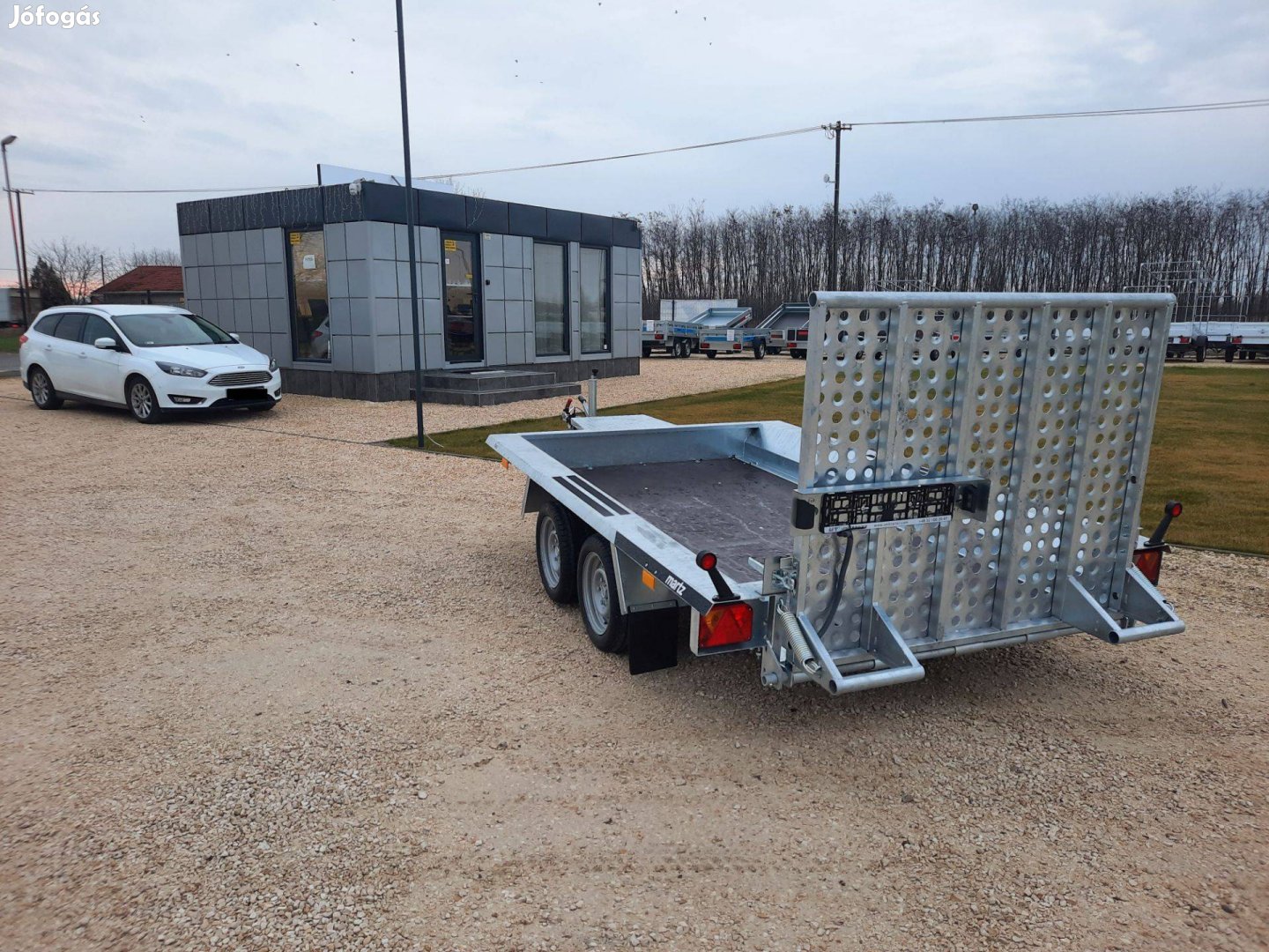 Debrecenben, Polgáron átvehető: Új 2700 kg-os gépszállító utánfutó