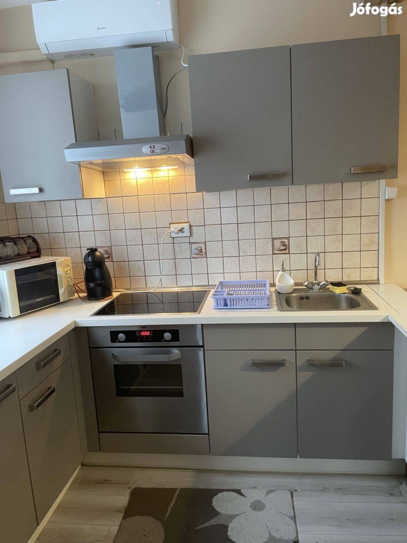 Debrecenben, Tócóskertben, 54nm-es, jó állapotú, erkélyes